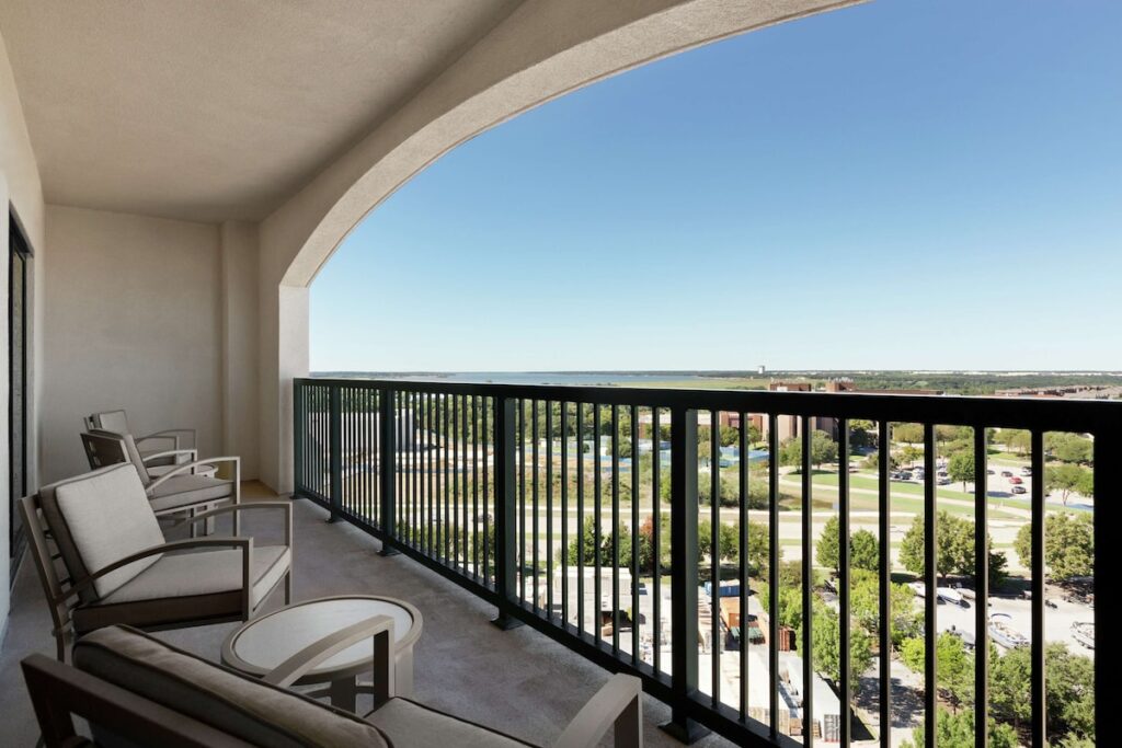 Embassy-suites-56d4f4ea